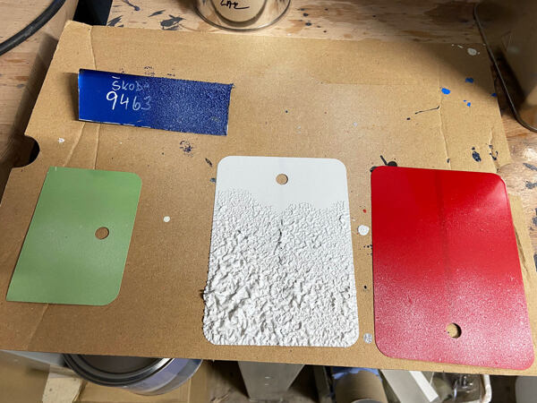 První fáze odstraňování nátěru.